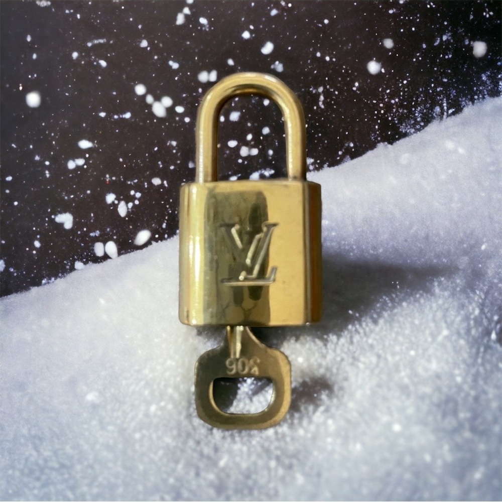 #5240 LV Lock and Key # 306